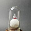 Barco de papel en origami sobre la luna miniatura en domo de vidrio y base de teca - Plicatorius.